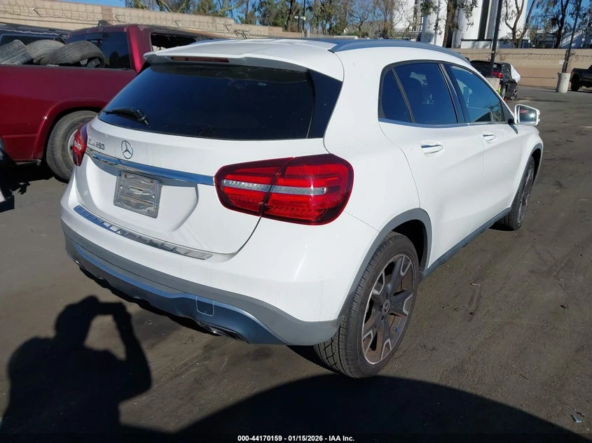 Mercedes-Benz GLA 250, снимка 4 - Автомобили и джипове - 53923849