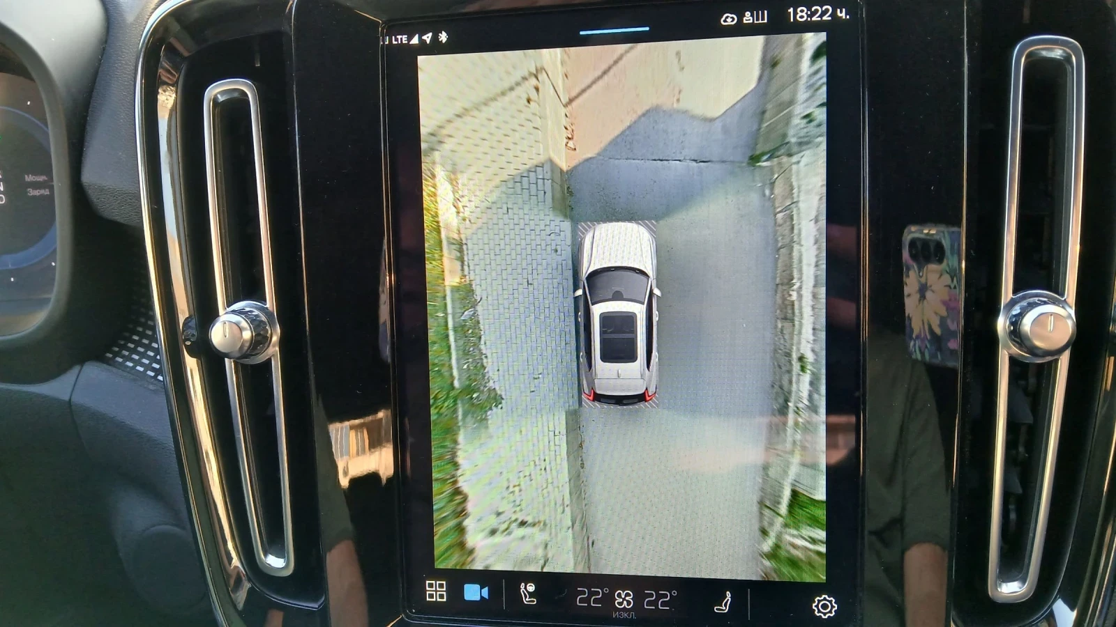 Volvo XC40 R-Design, AWD, 408к.с, cam360, Панорама, Алкантара, снимка 8 - Автомобили и джипове - 54175531