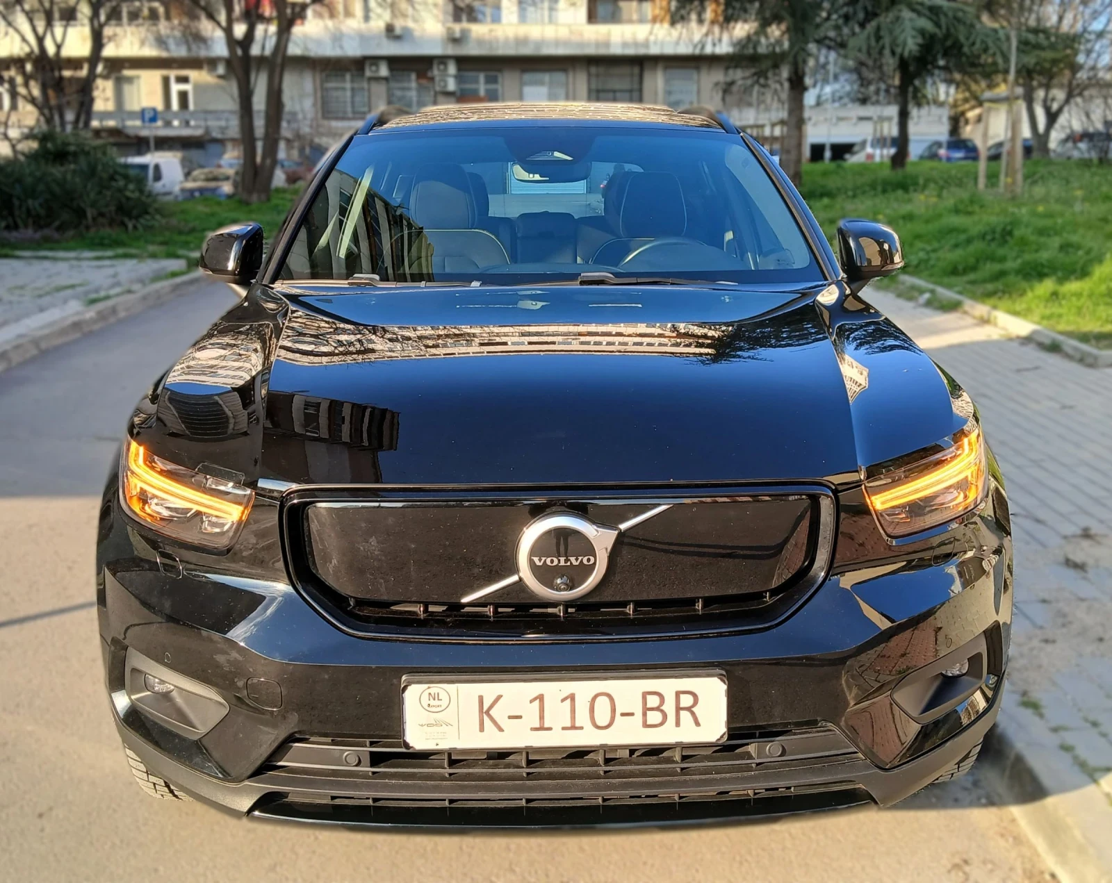 Volvo XC40 R-Design, AWD, 408к.с, cam360, Панорама, Алкантара