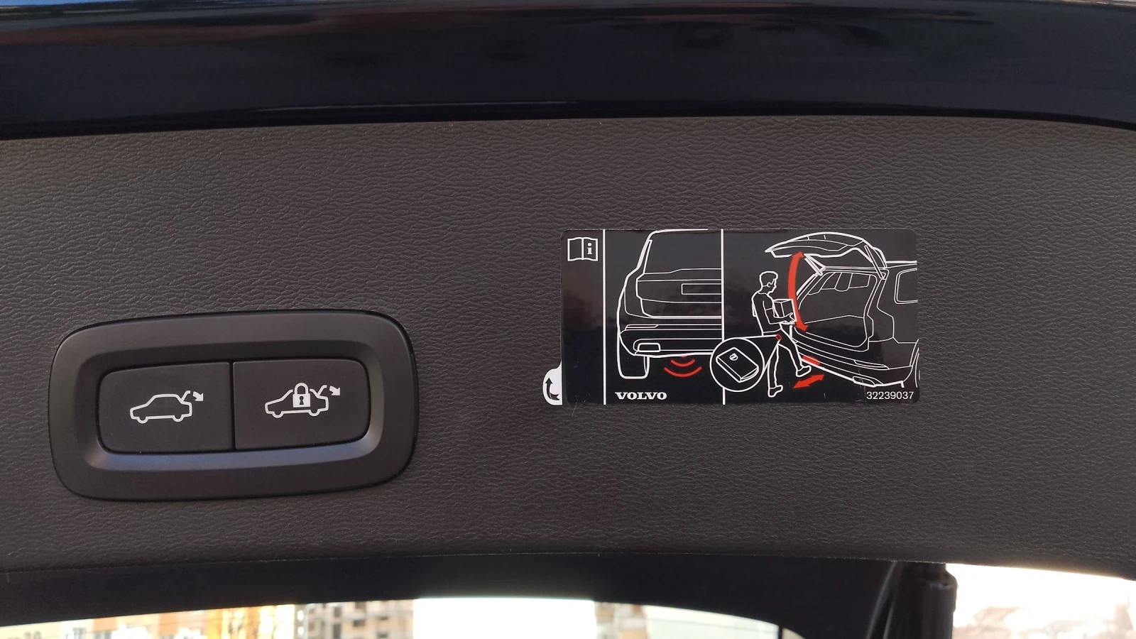 Volvo XC40 R-Design, AWD, 408к.с, cam360, Панорама, Алкантара, снимка 13 - Автомобили и джипове - 54175531