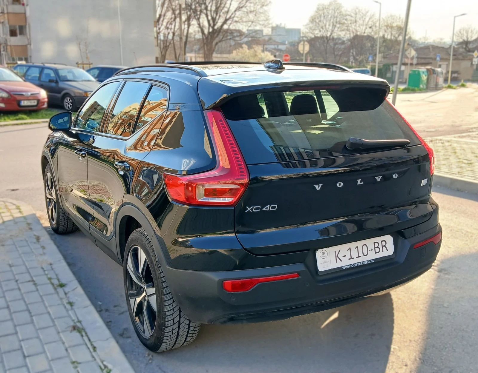 Volvo XC40 R-Design, AWD, 408к.с, cam360, Панорама, Алкантара, снимка 5 - Автомобили и джипове - 54175531