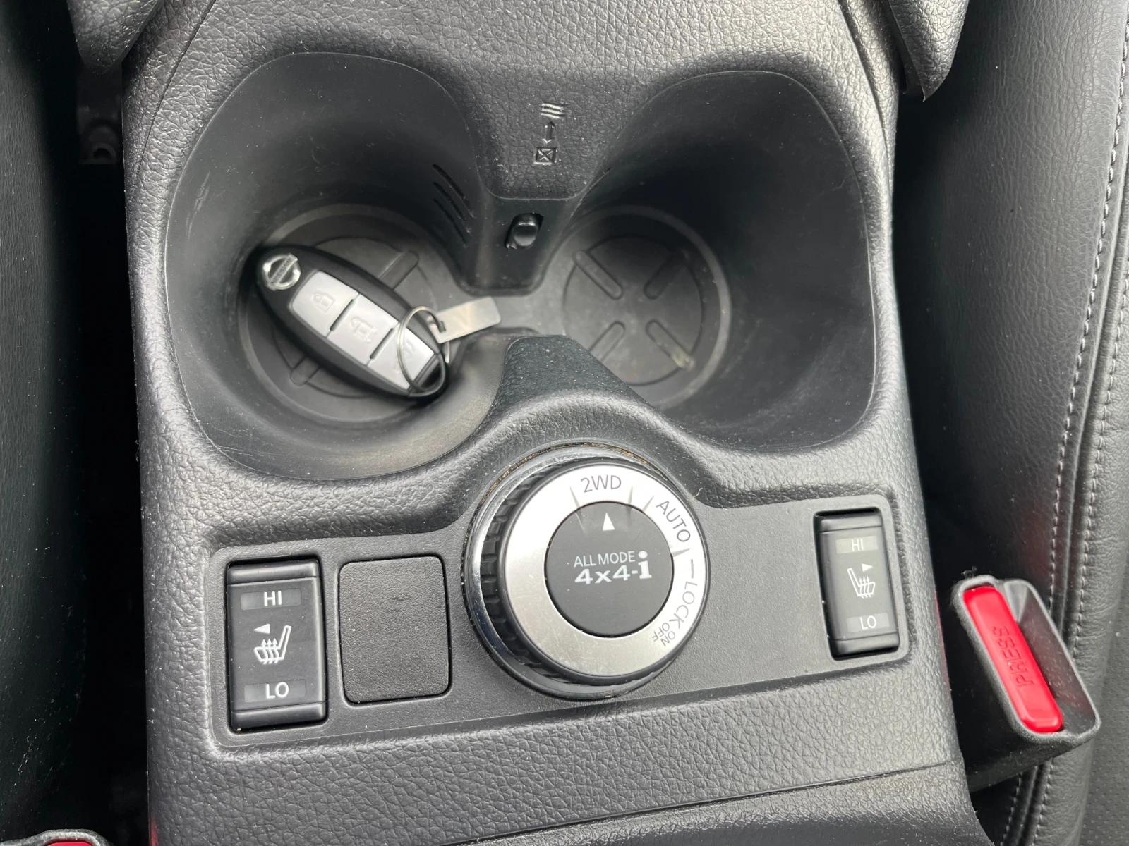 Nissan X-trail 1.6D 4WD 7места, снимка 11 - Автомобили и джипове - 54478196