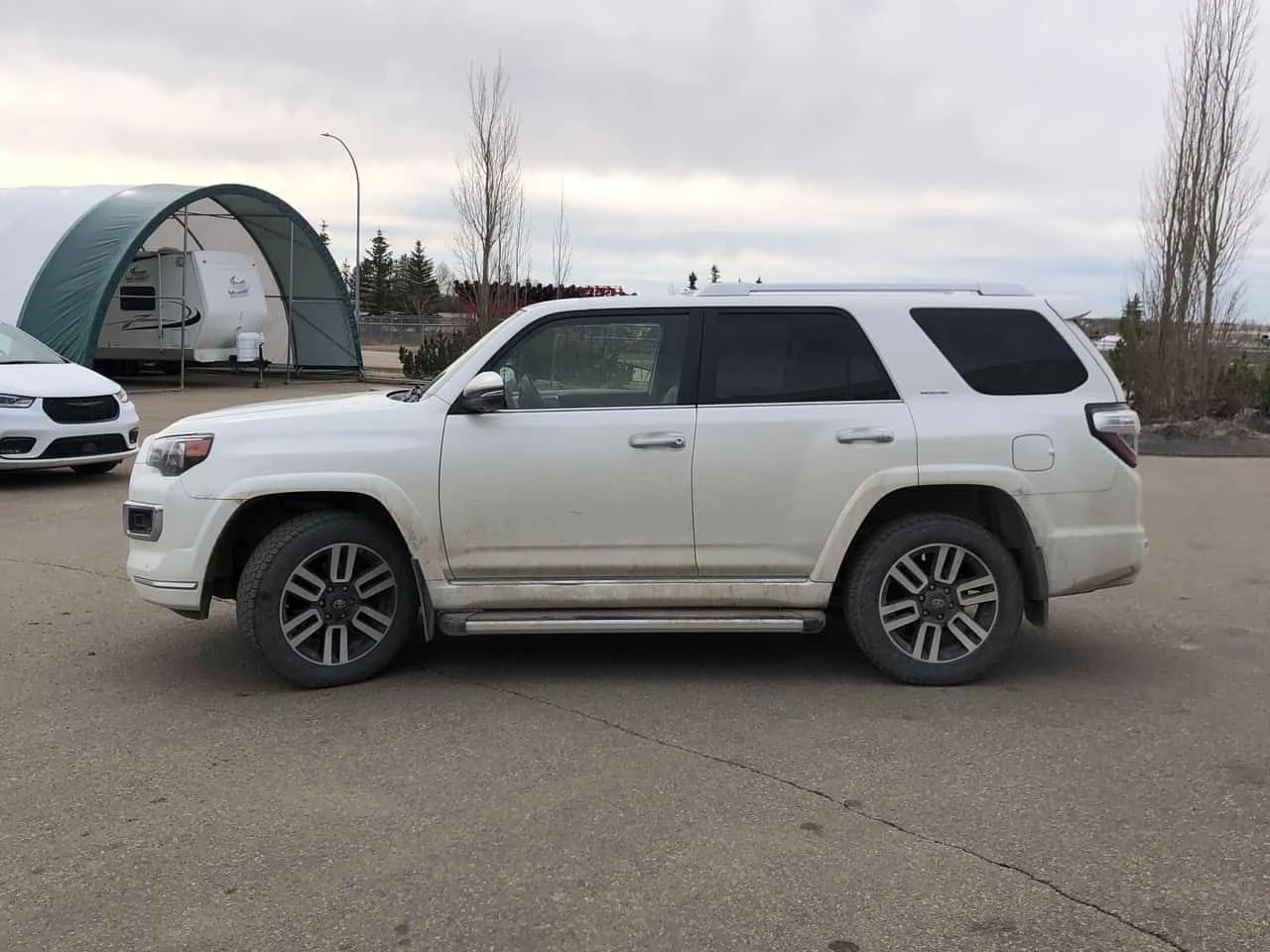 Toyota 4runner 4WD| PANO| KEYLESS| БЕЗ ИНЦИДЕНТИ| 1 СОБСТВЕНИК, снимка 2 - Автомобили и джипове - 54957591
