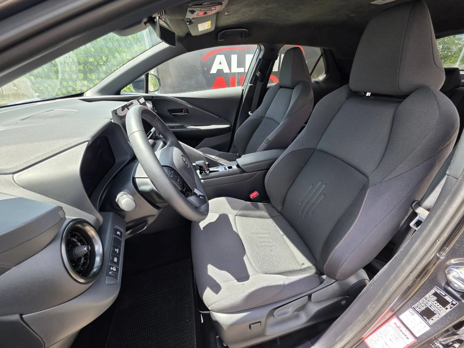 Toyota C-HR II-2.0-Plug-in Hybrid- e CVT-223 hp-�������� | Mobile.bg � ����������� 11