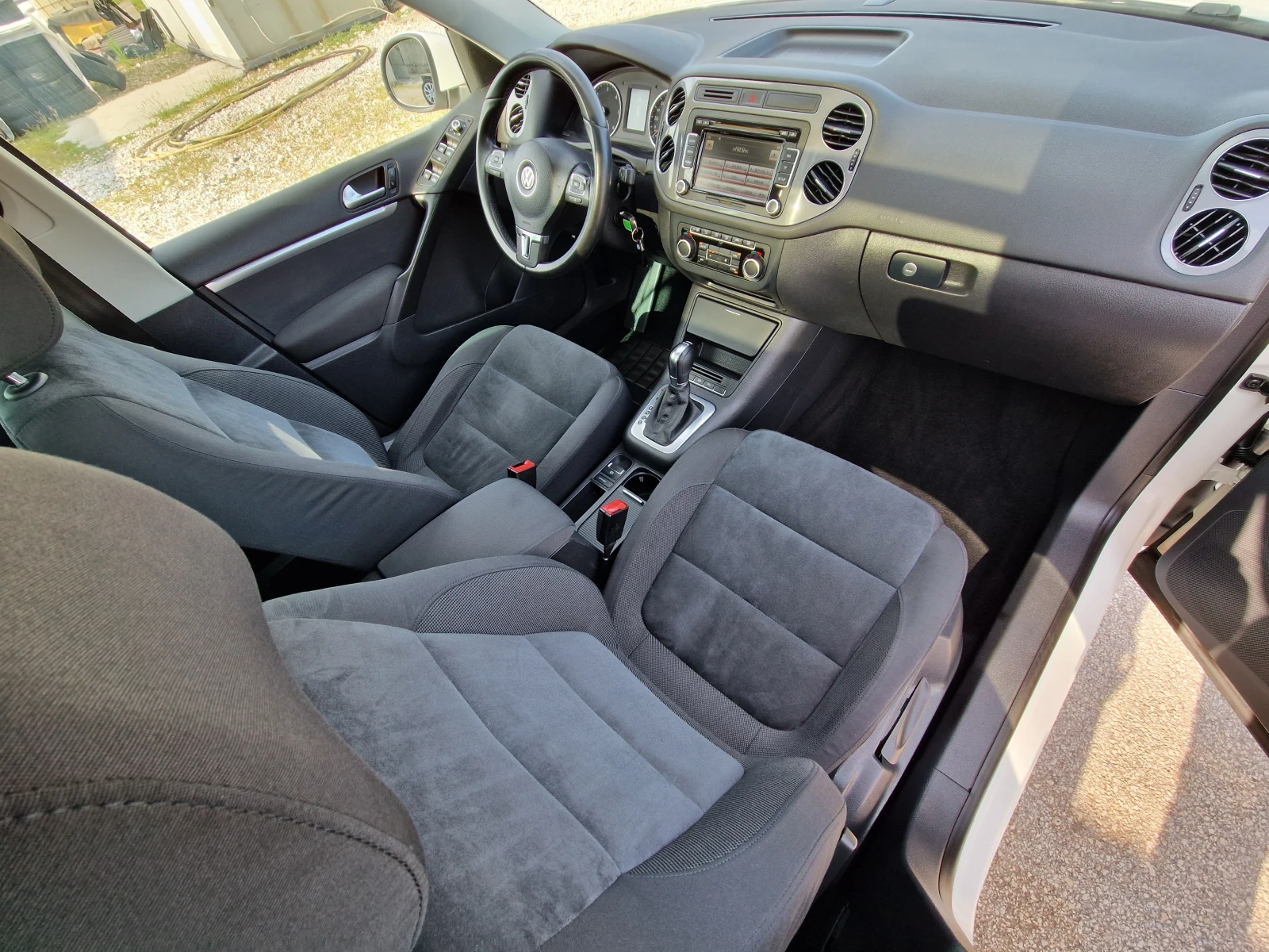 VW Tiguan 2.0TDI-AUT* DSG* 4motion-4x4* PANORAMA* ИСТИНСКИ К, снимка 15 - Автомобили и джипове - 56226994