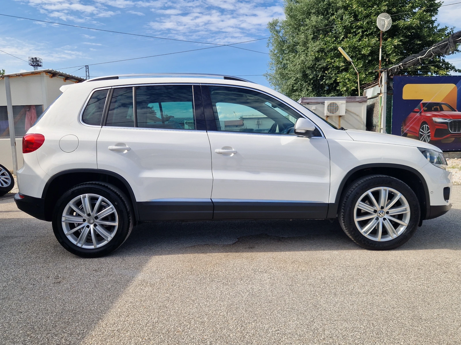 VW Tiguan 2.0TDI-AUT* DSG* 4motion-4x4* PANORAMA* ИСТИНСКИ К, снимка 7 - Автомобили и джипове - 56226994