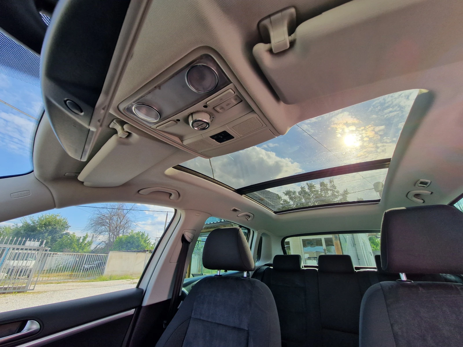 VW Tiguan 2.0TDI-AUT* DSG* 4motion-4x4* PANORAMA* ИСТИНСКИ К, снимка 14 - Автомобили и джипове - 56226994