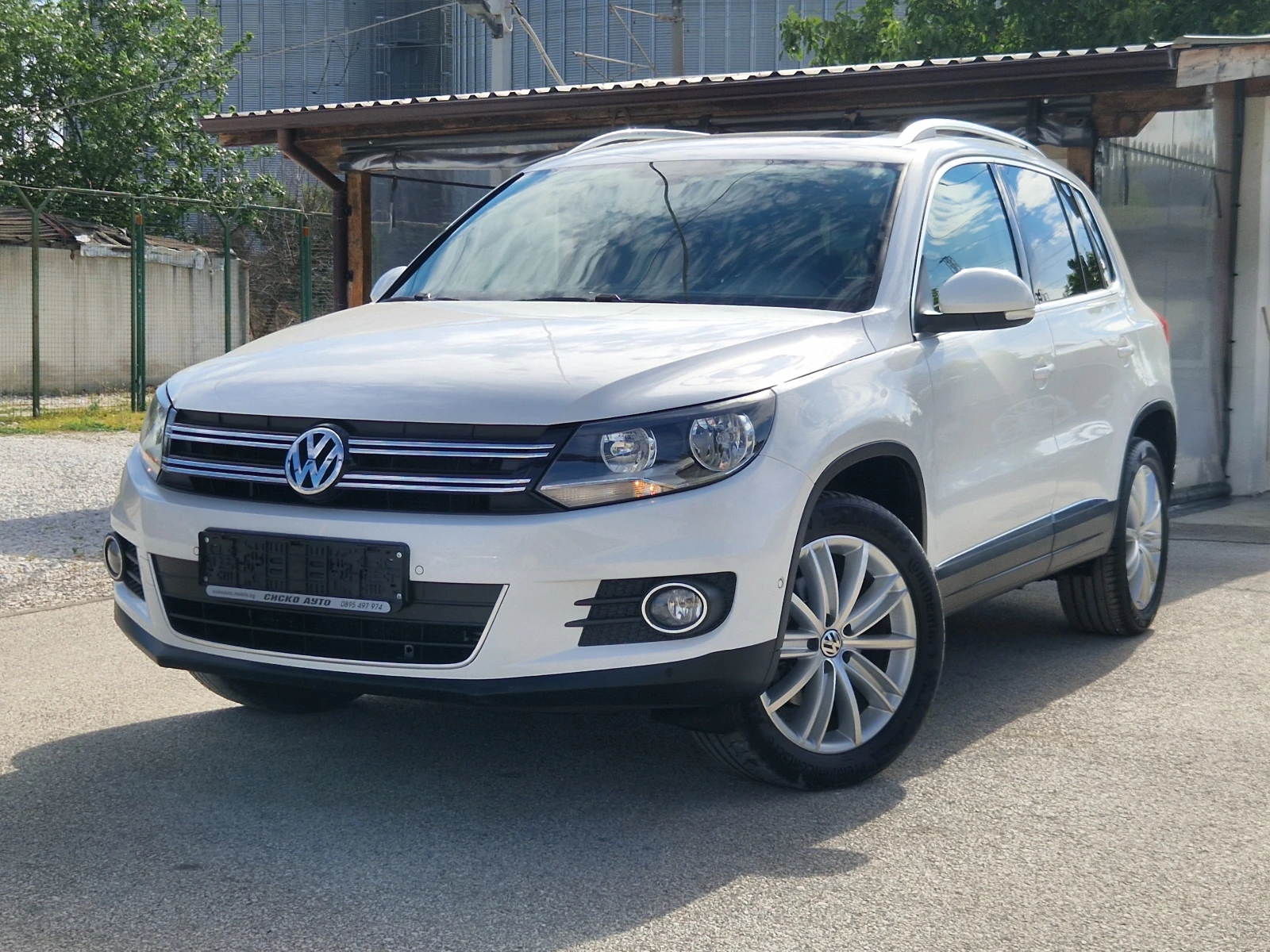 VW Tiguan 2.0TDI-AUT* DSG* 4motion-4x4* PANORAMA* ИСТИНСКИ К, снимка 3 - Автомобили и джипове - 56226994
