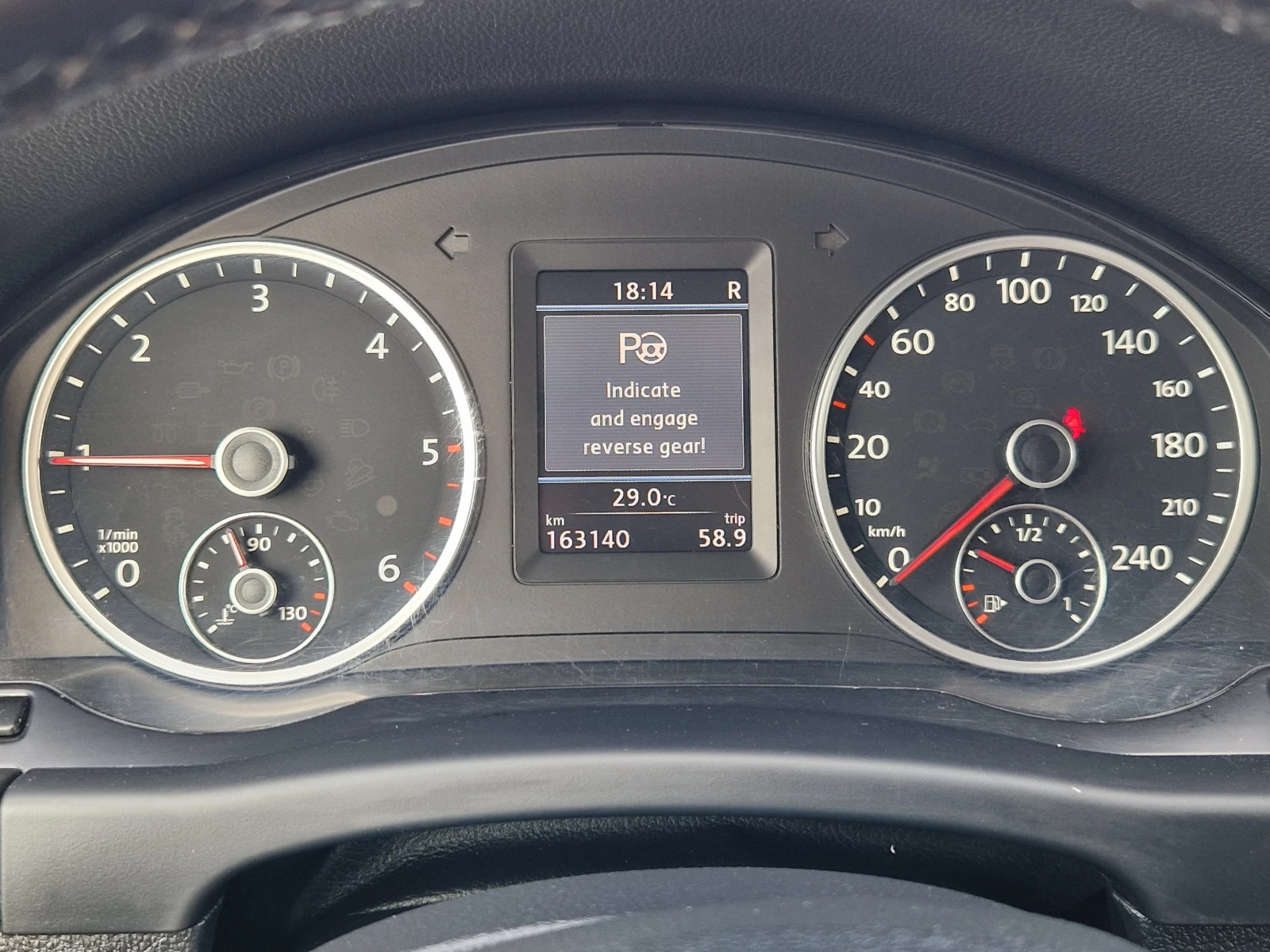 VW Tiguan 2.0TDI-AUT* DSG* 4motion-4x4* PANORAMA* ИСТИНСКИ К, снимка 17 - Автомобили и джипове - 56226994
