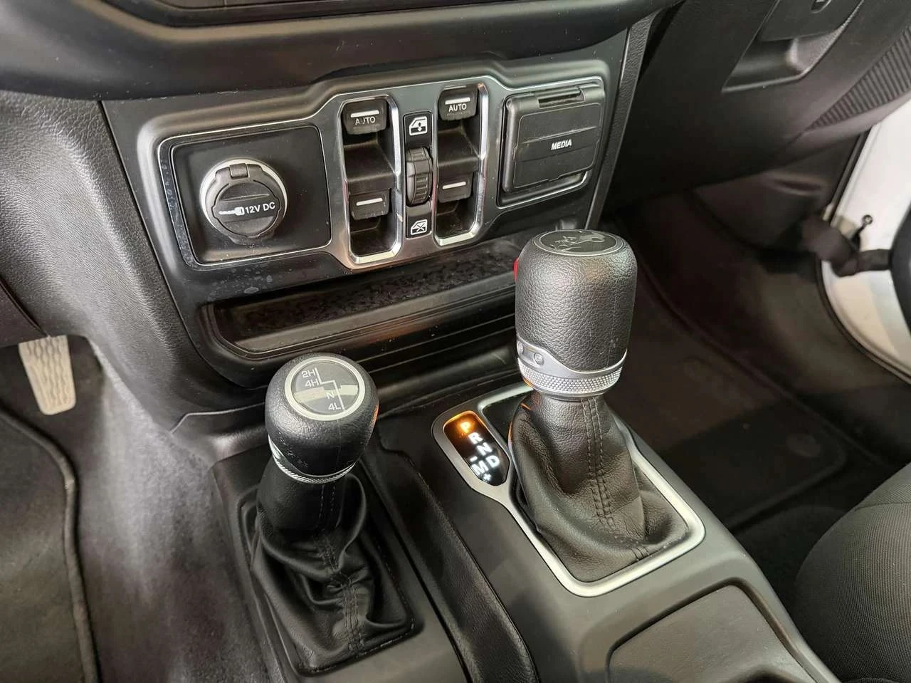 Jeep Wrangler, снимка 15 - Автомобили и джипове - 56713479