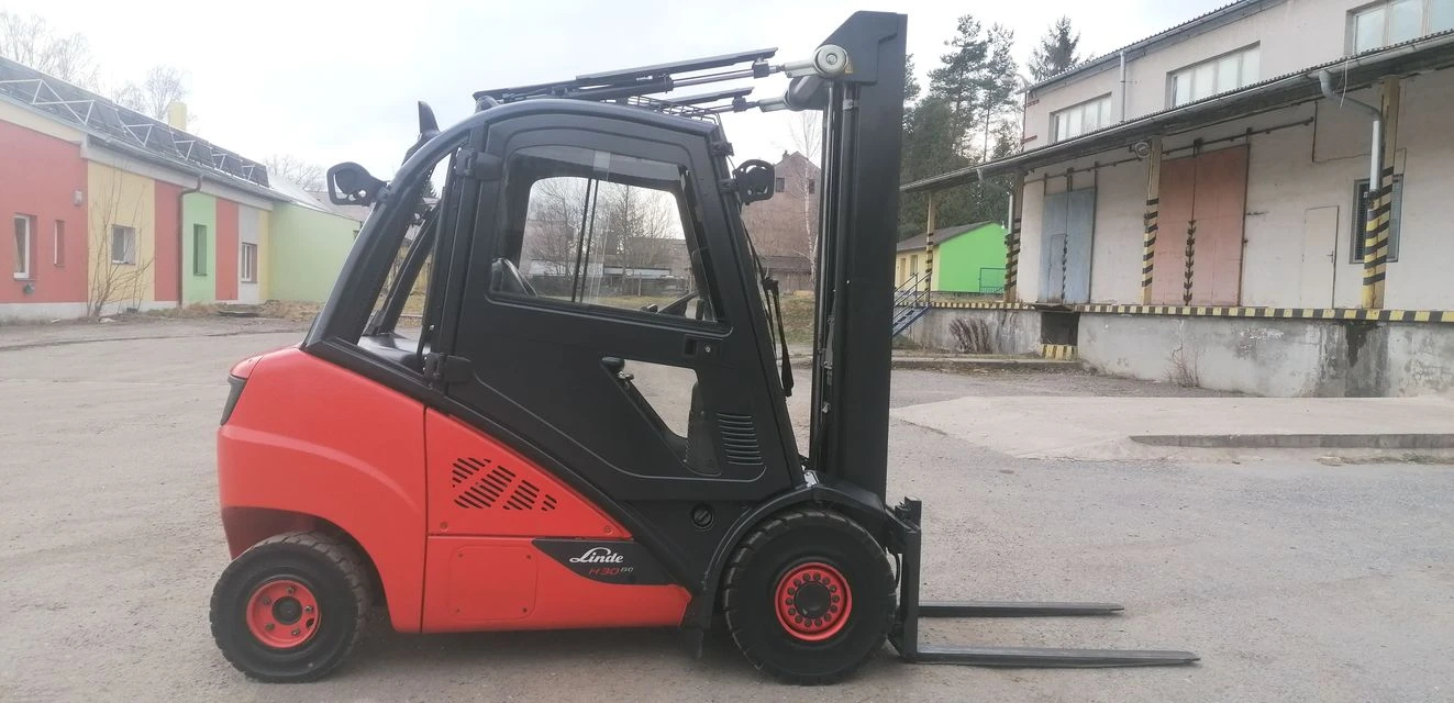 Мотокар Linde H30D02 - 5000 Eur, снимка 3 - Индустриална техника - 54956326