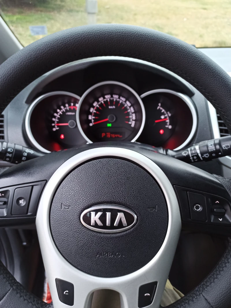 Kia Venga 1.6 автоматик / ШВЕЙЦАРИЯ, снимка 12 - Автомобили и джипове - 48953384