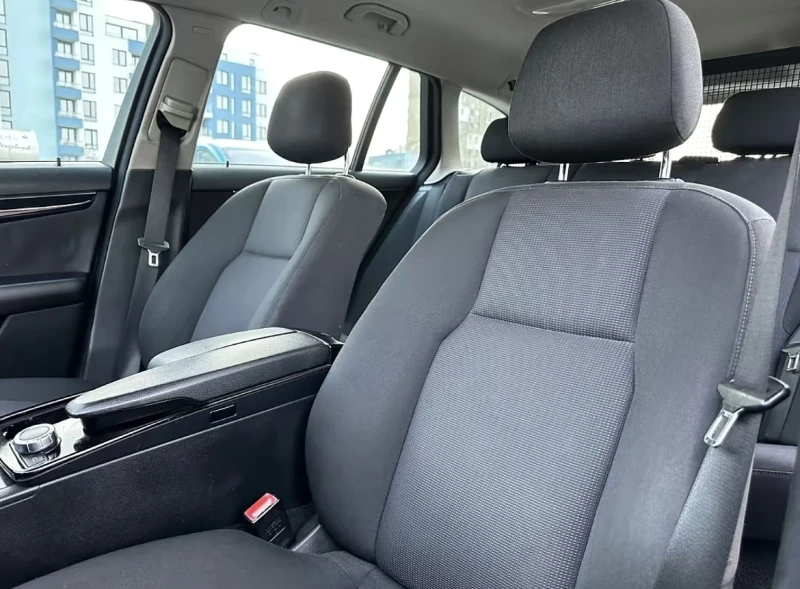 Mercedes-Benz C 200, снимка 11 - Автомобили и джипове - 52673604