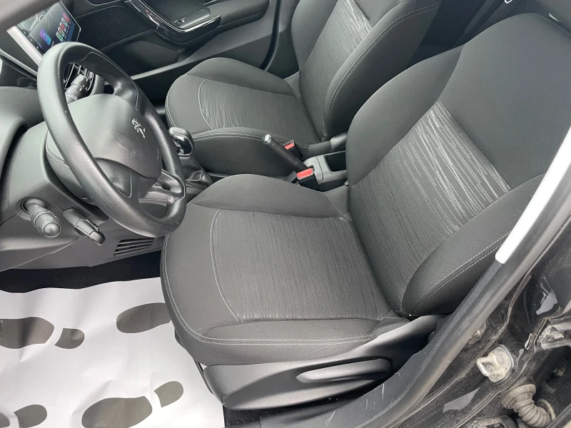 Peugeot 208 1.4HDI NAVI, снимка 11 - Автомобили и джипове - 52882220