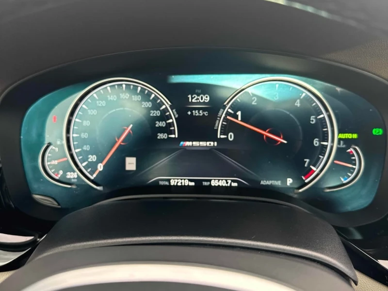 BMW 550 * xDrive * CARFAX * ДИСТРОНИК* ДВА КЛЮЧА* , снимка 8 - Автомобили и джипове - 53447971