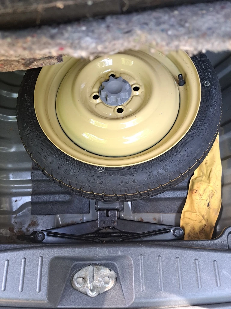 Daihatsu Sirion, снимка 8 - Автомобили и джипове - 52939313