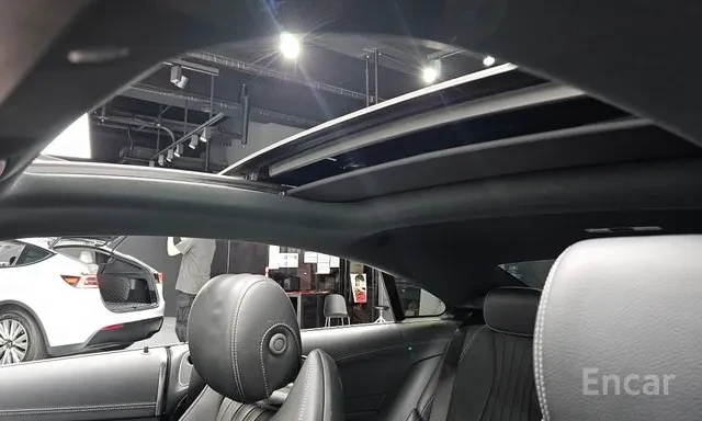 Mercedes-Benz E 300 D Coupe Обдухване Burmester Head up Дистроник Пано, снимка 13 - Автомобили и джипове - 55682938