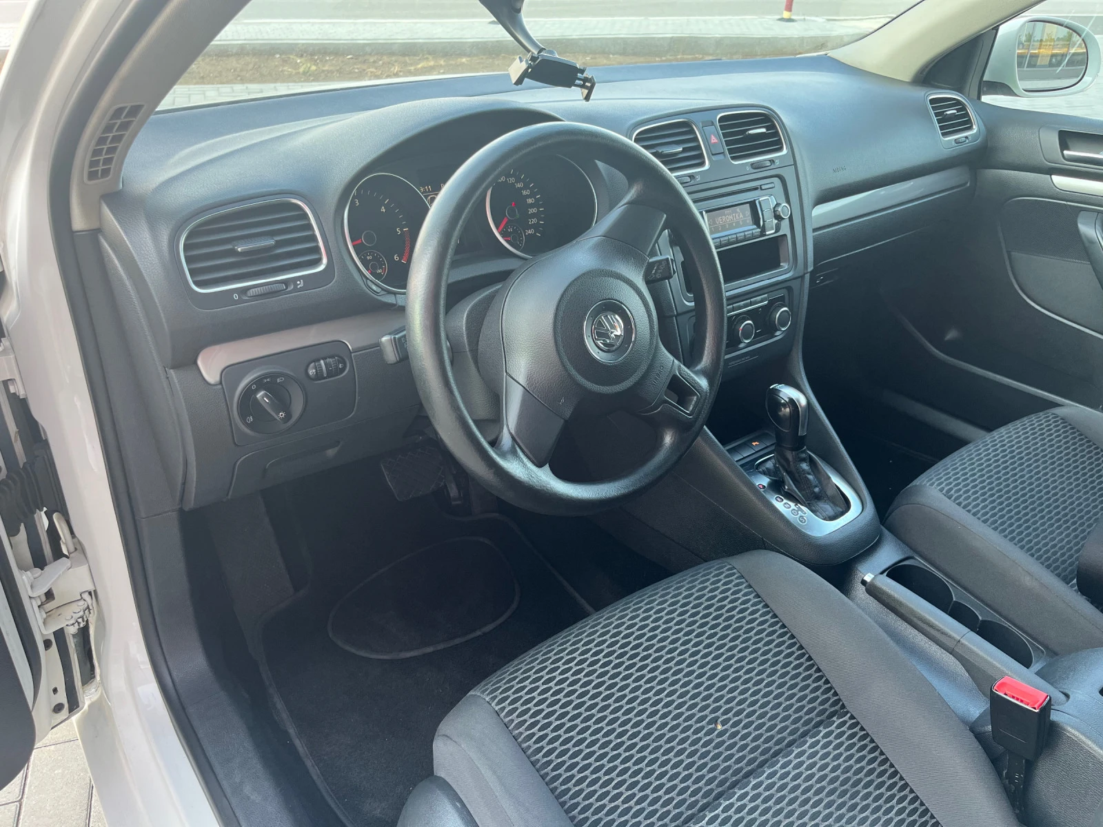 VW Golf 1.6TDI автоматик - изображение 7