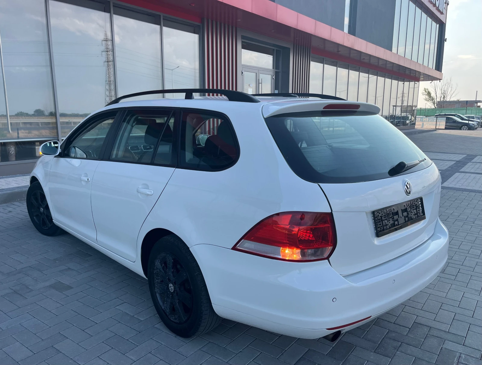 VW Golf 1.6TDI автоматик - изображение 4