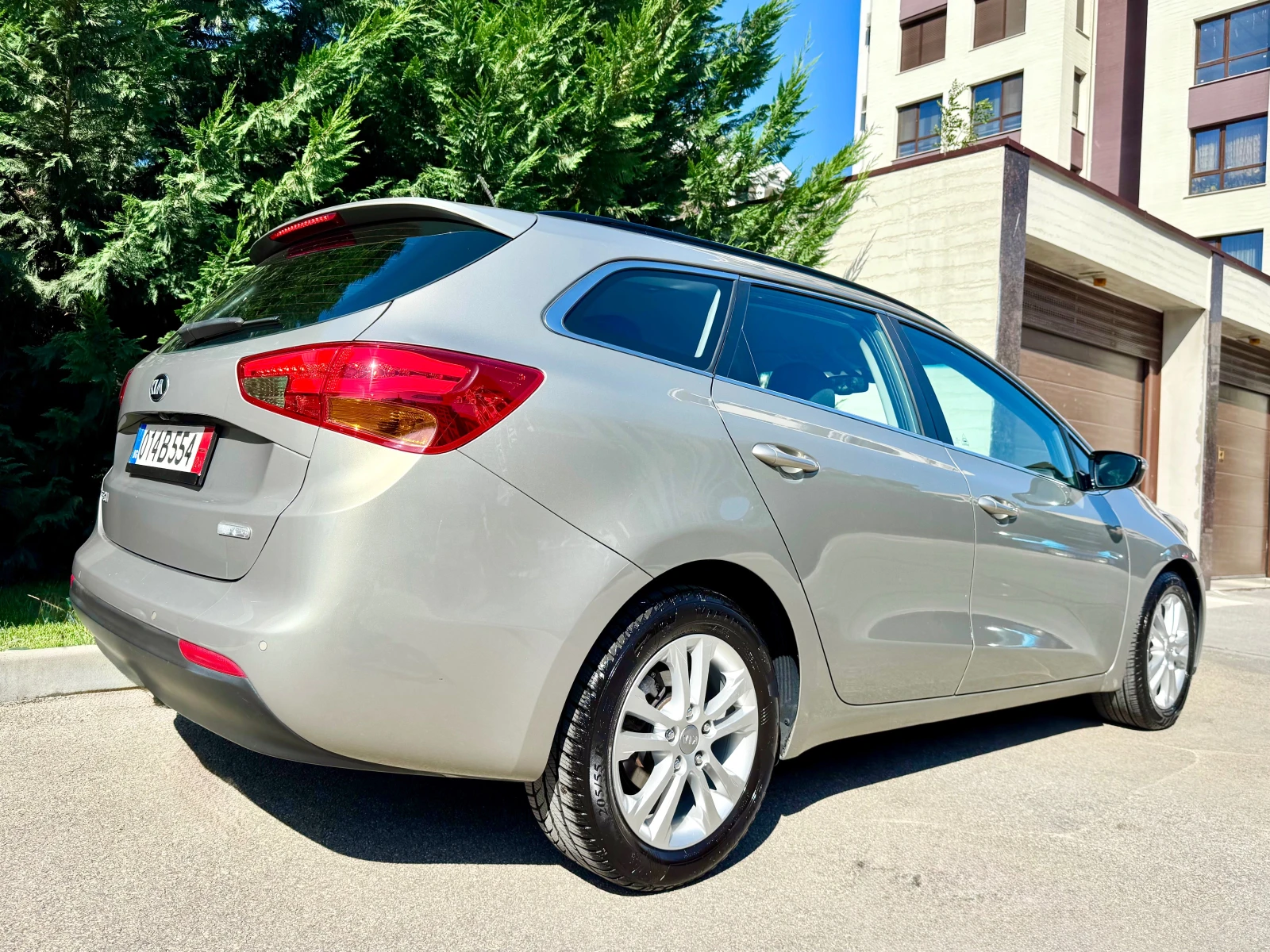 Kia Ceed 1.6i NAVI KOJA LED PARKTRONIK - изображение 5