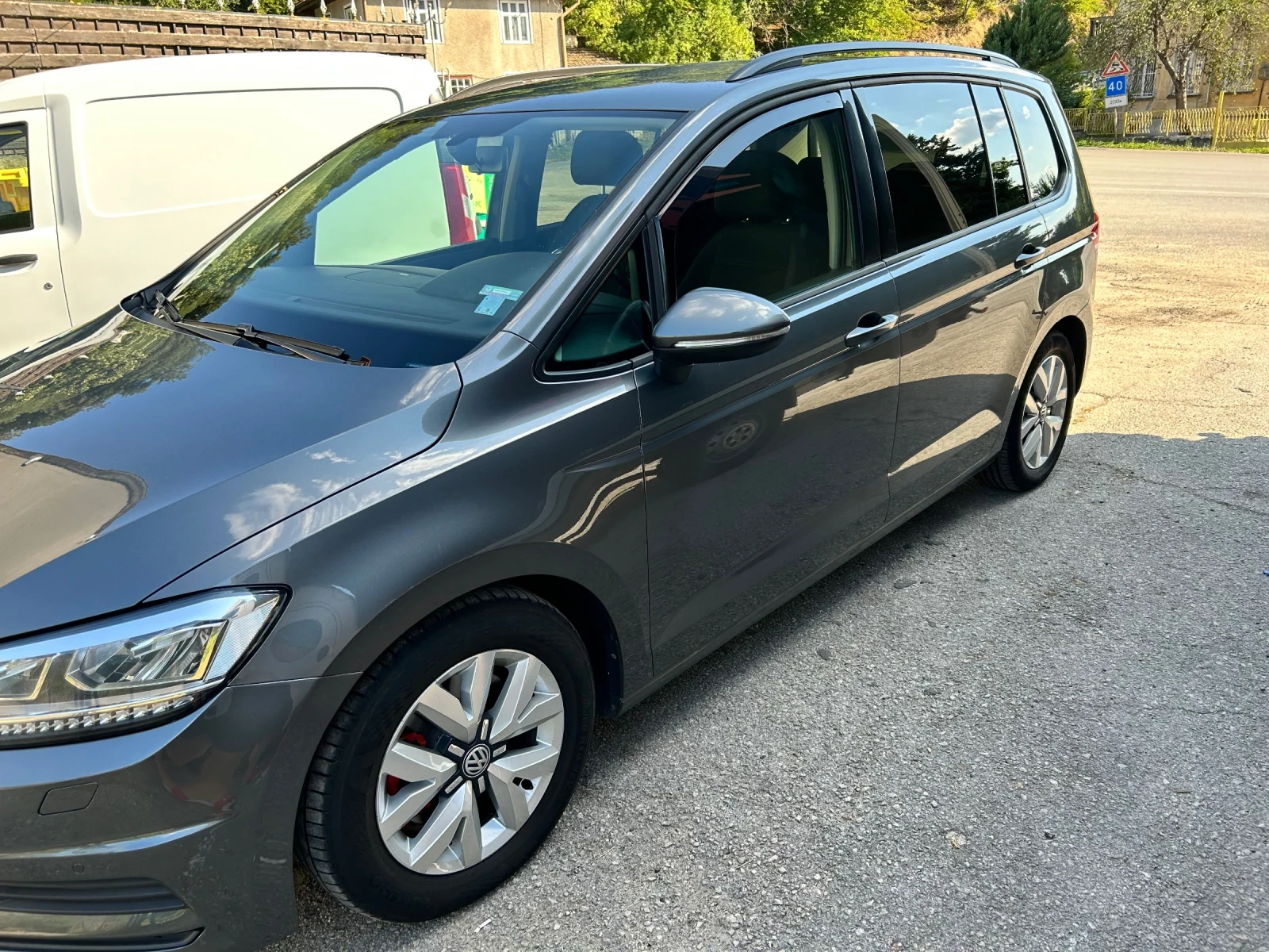 VW Touran  - изображение 2