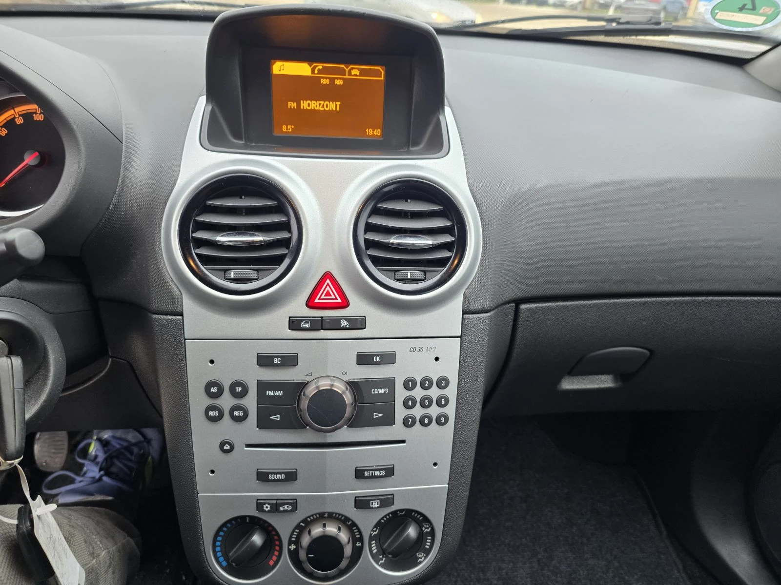 Opel Corsa КОЛЕДНА ПРОМО ЦЕНА/1.2i - изображение 10