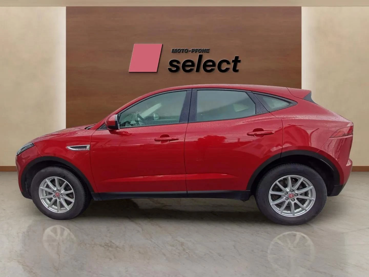 Jaguar E-pace 2.0 D - изображение 9