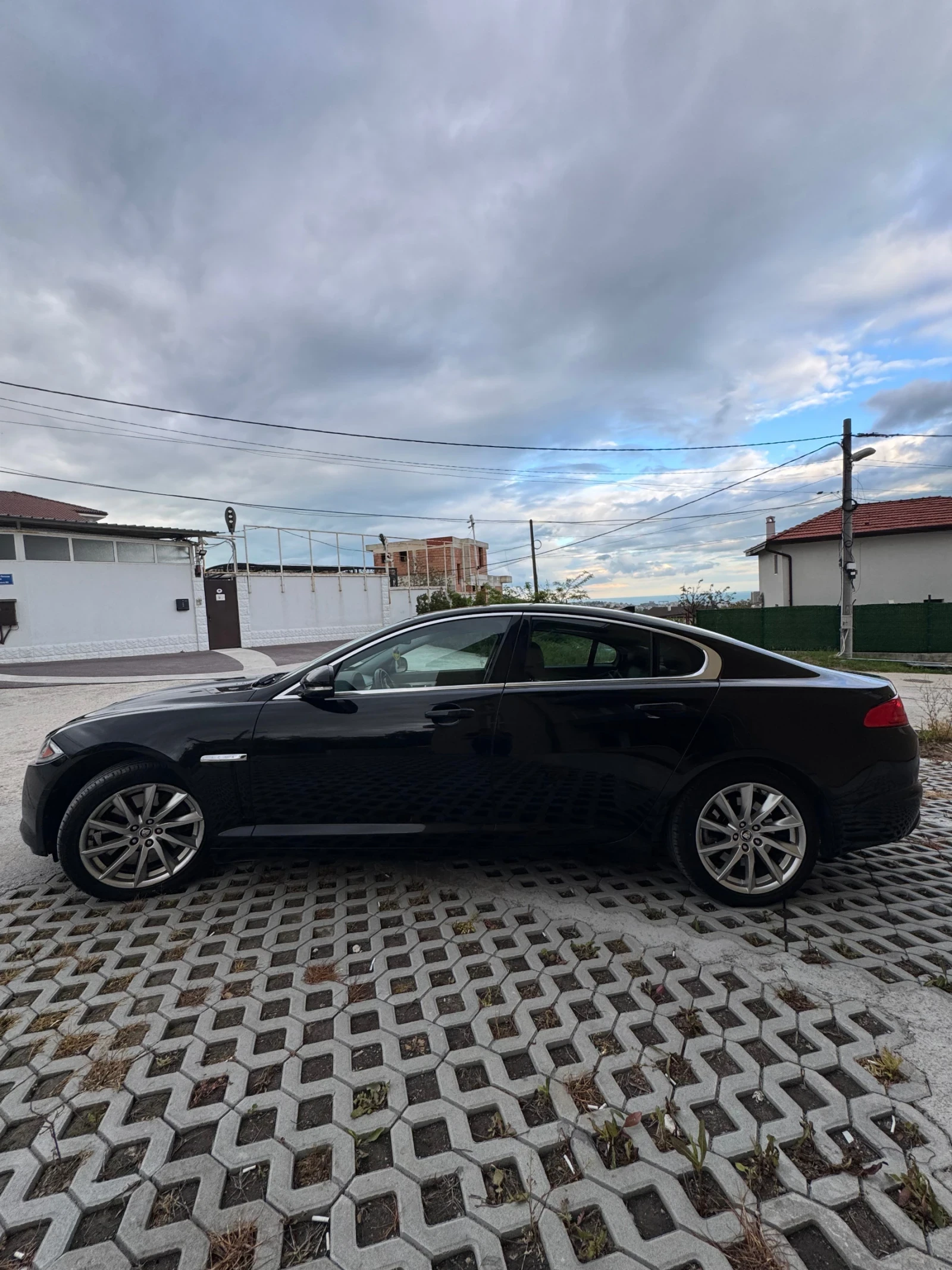 Jaguar Xf 2.0T, снимка 4 - Автомобили и джипове - 54477275
