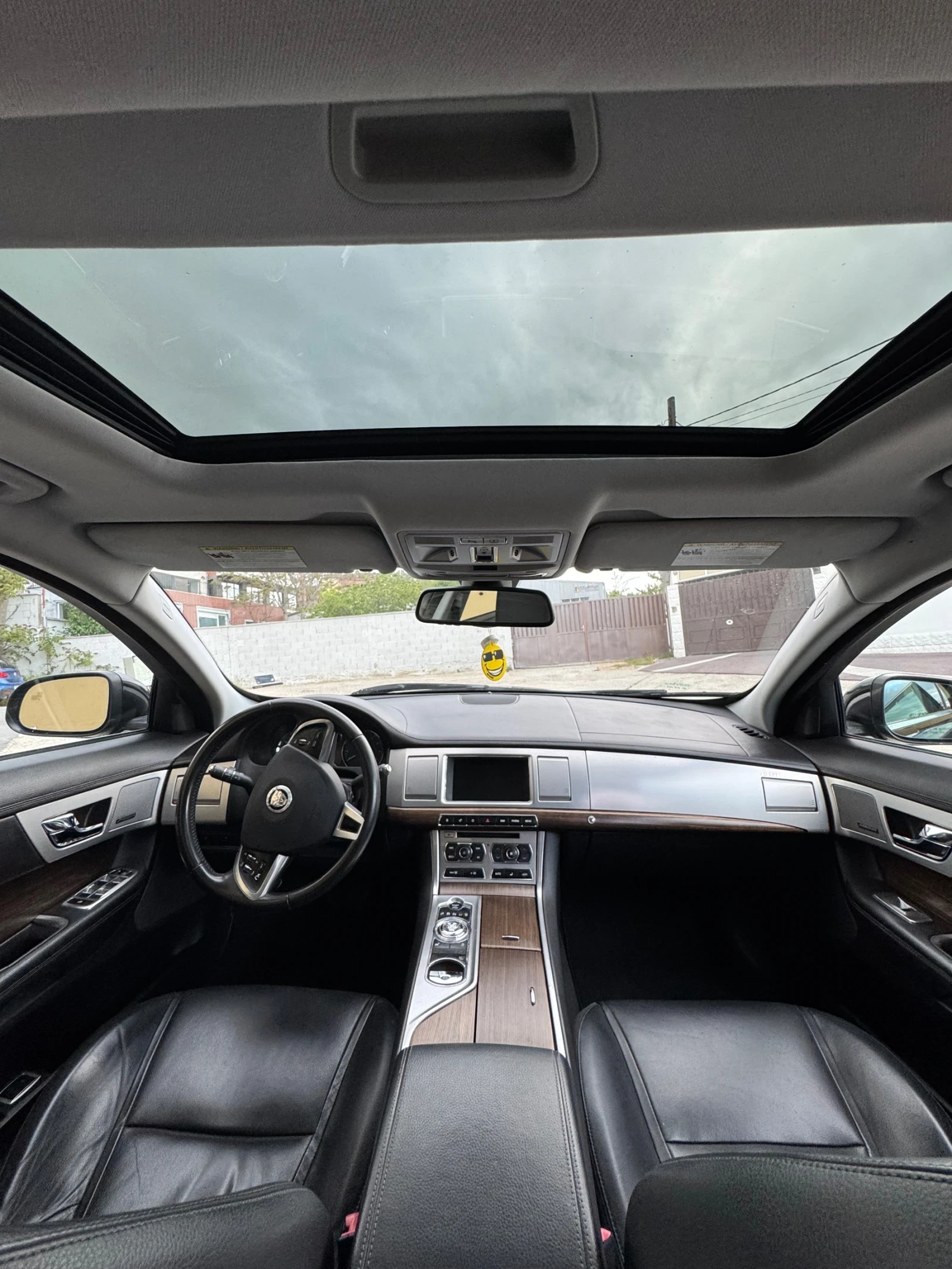 Jaguar Xf 2.0T, снимка 9 - Автомобили и джипове - 54477275