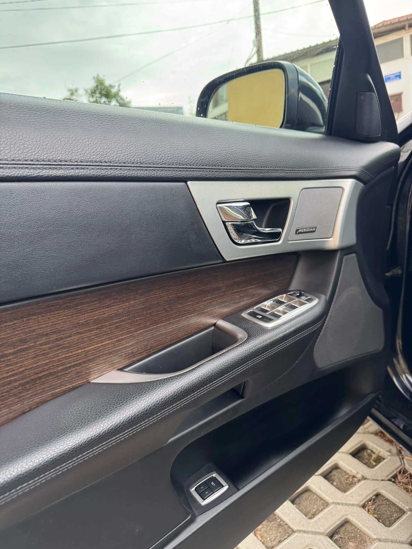 Jaguar Xf 2.0T, снимка 11 - Автомобили и джипове - 54477275