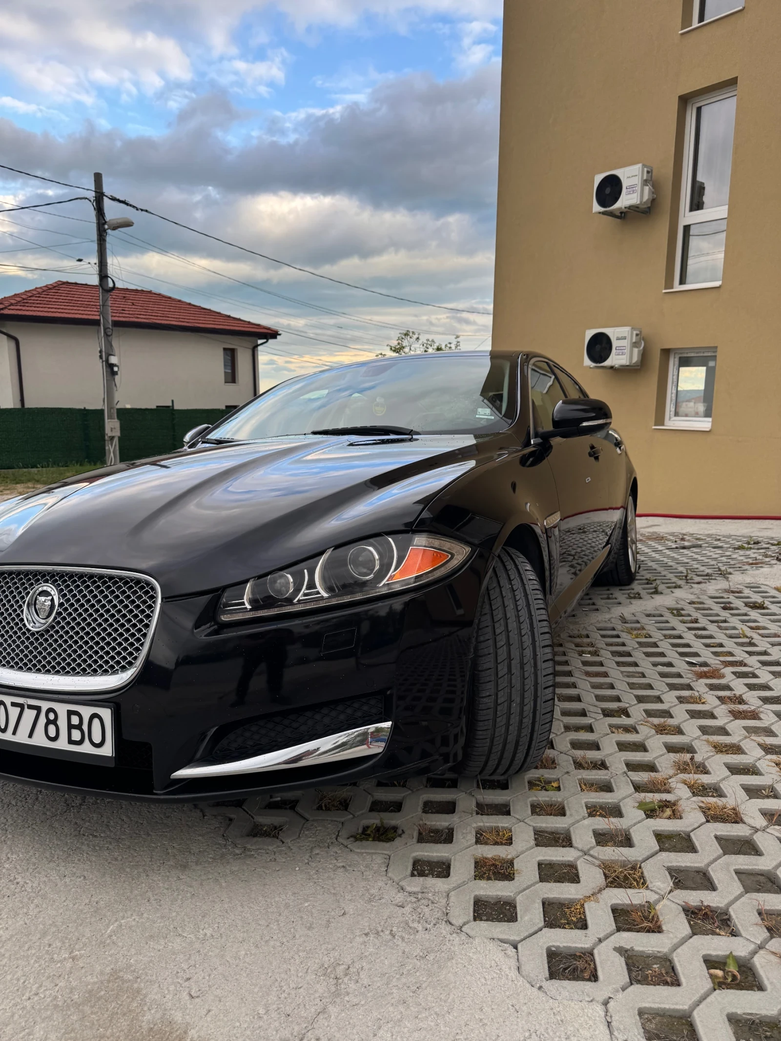 Jaguar Xf 2.0T, снимка 3 - Автомобили и джипове - 54477275