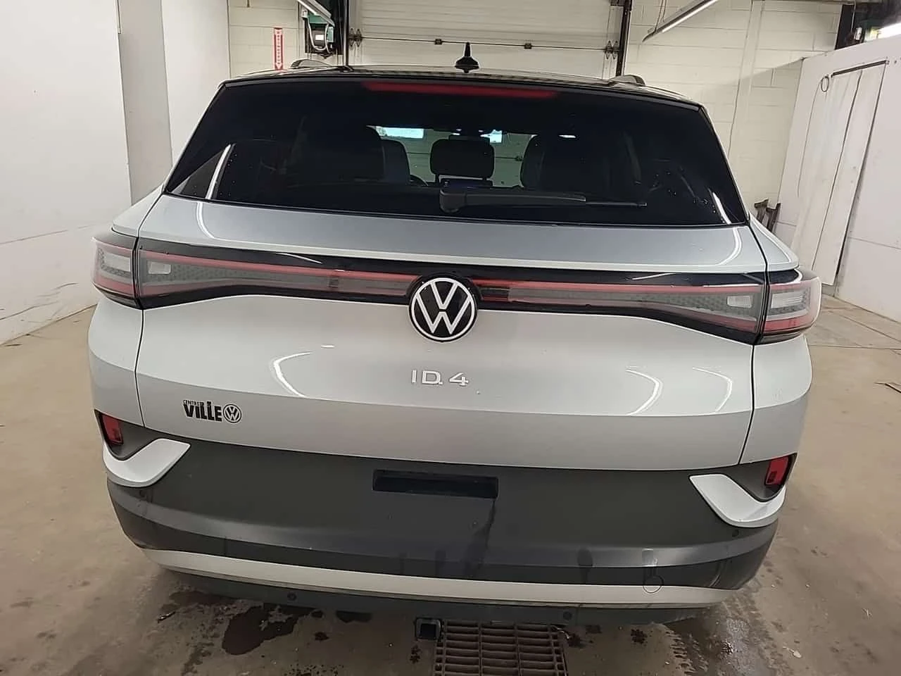 VW ID.4 PRO /CARFA/Кожа/Панорама/Подгрев/ 4х4/2 ключа, снимка 4 - Автомобили и джипове - 53741123