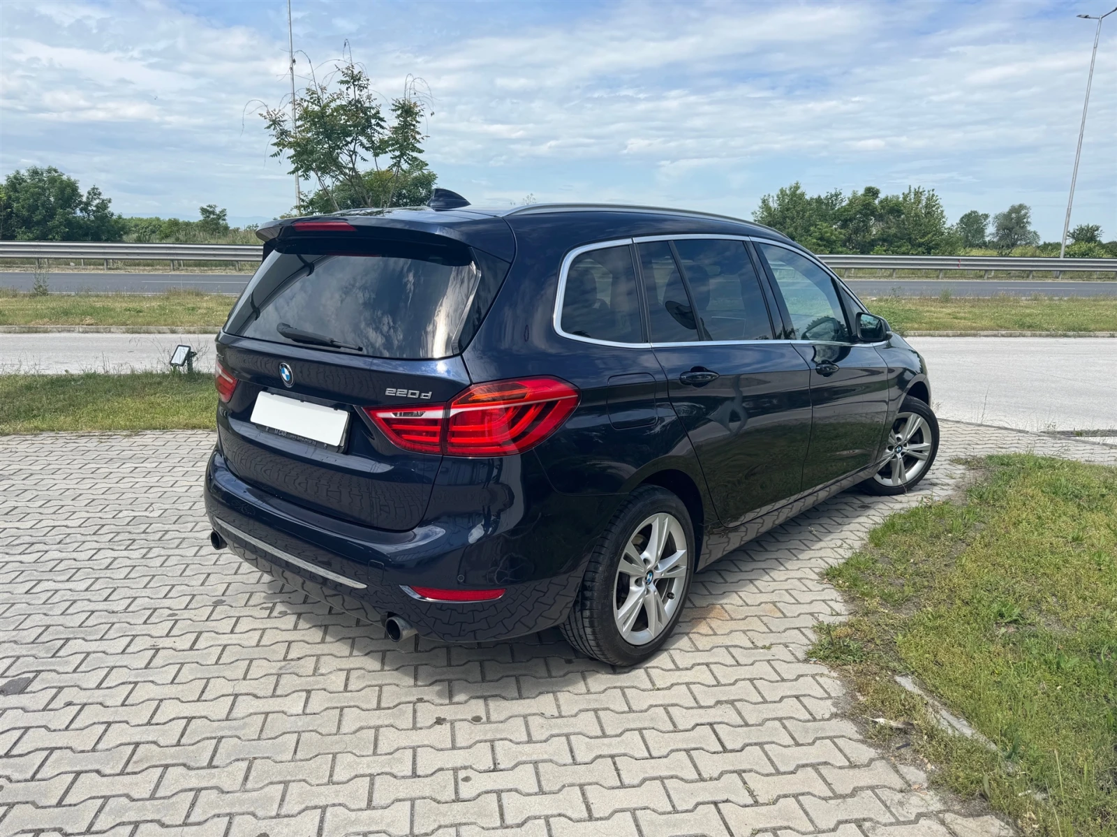 BMW 220 d xDrive Gran Tourer, снимка 2 - Автомобили и джипове - 53890075