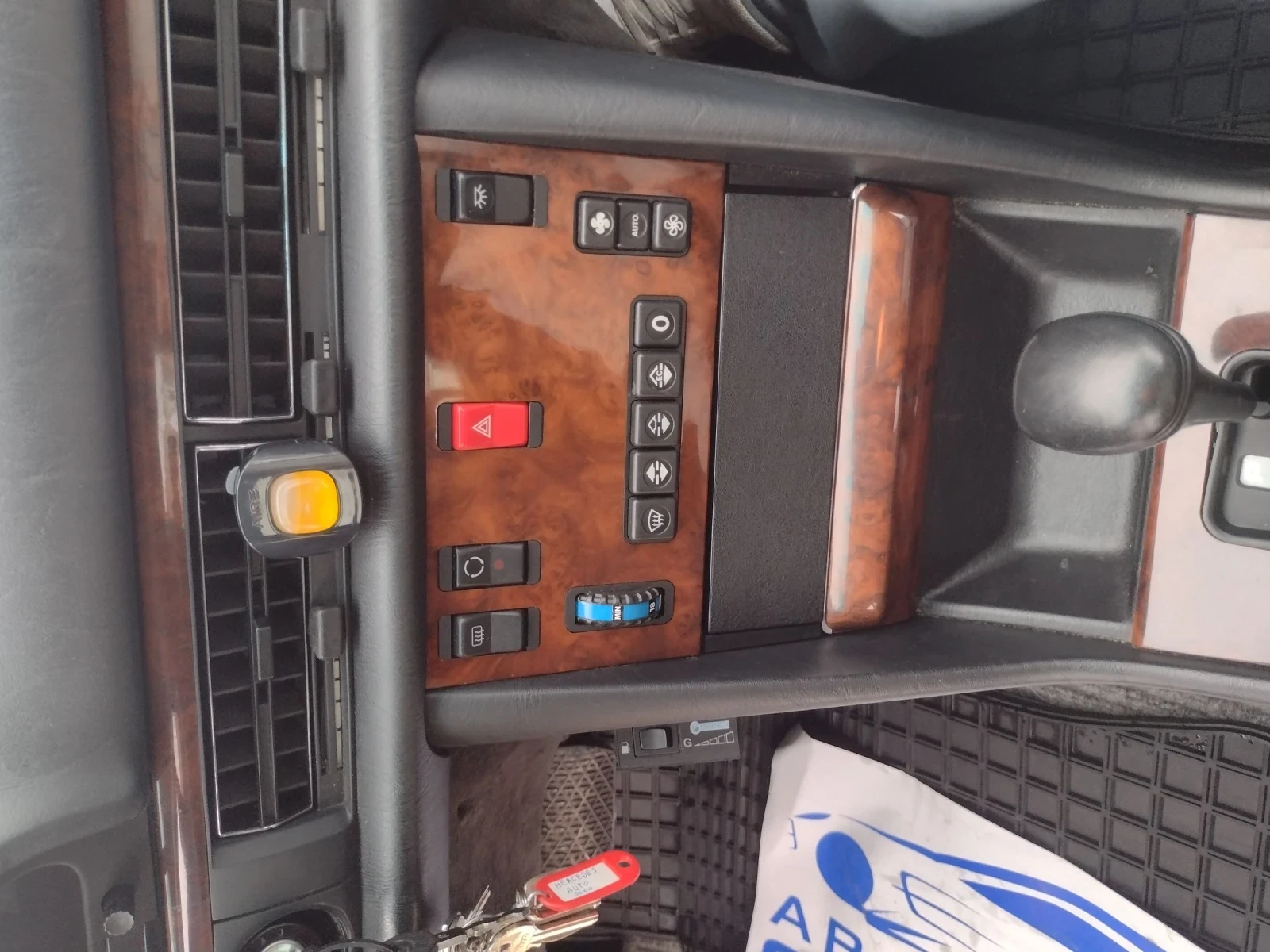 Mercedes-Benz 300, снимка 8 - Автомобили и джипове - 53914878