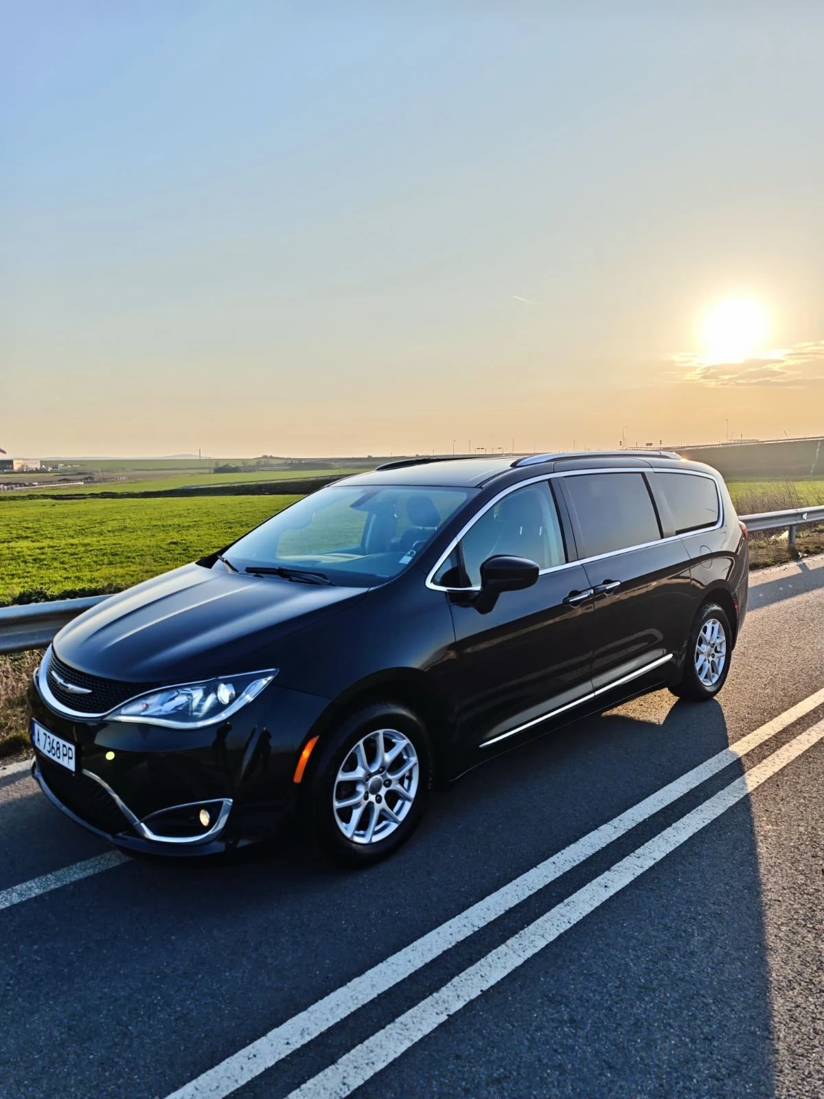 Chrysler Pacifica 2020, снимка 17 - Автомобили и джипове - 53978710