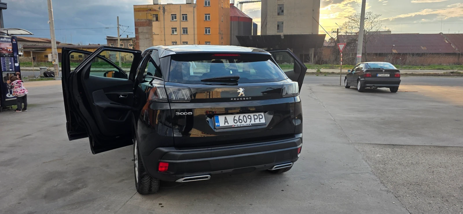 Peugeot 3008 1.5 Bluehdi 131кс, снимка 4 - Автомобили и джипове - 54040431