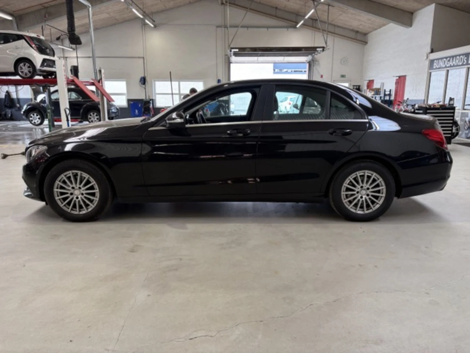 Mercedes-Benz C 220 d | 170hp | 7G-Tronic | Пълна сервизна история , снимка 7 - Автомобили и джипове - 54857075