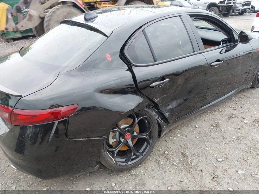 Alfa Romeo Giulia AWD* 2.0L I-4 DI, VVT, TURBO, 280HP* КЛИП НА МОТОР, снимка 6 - Автомобили и джипове - 55007462