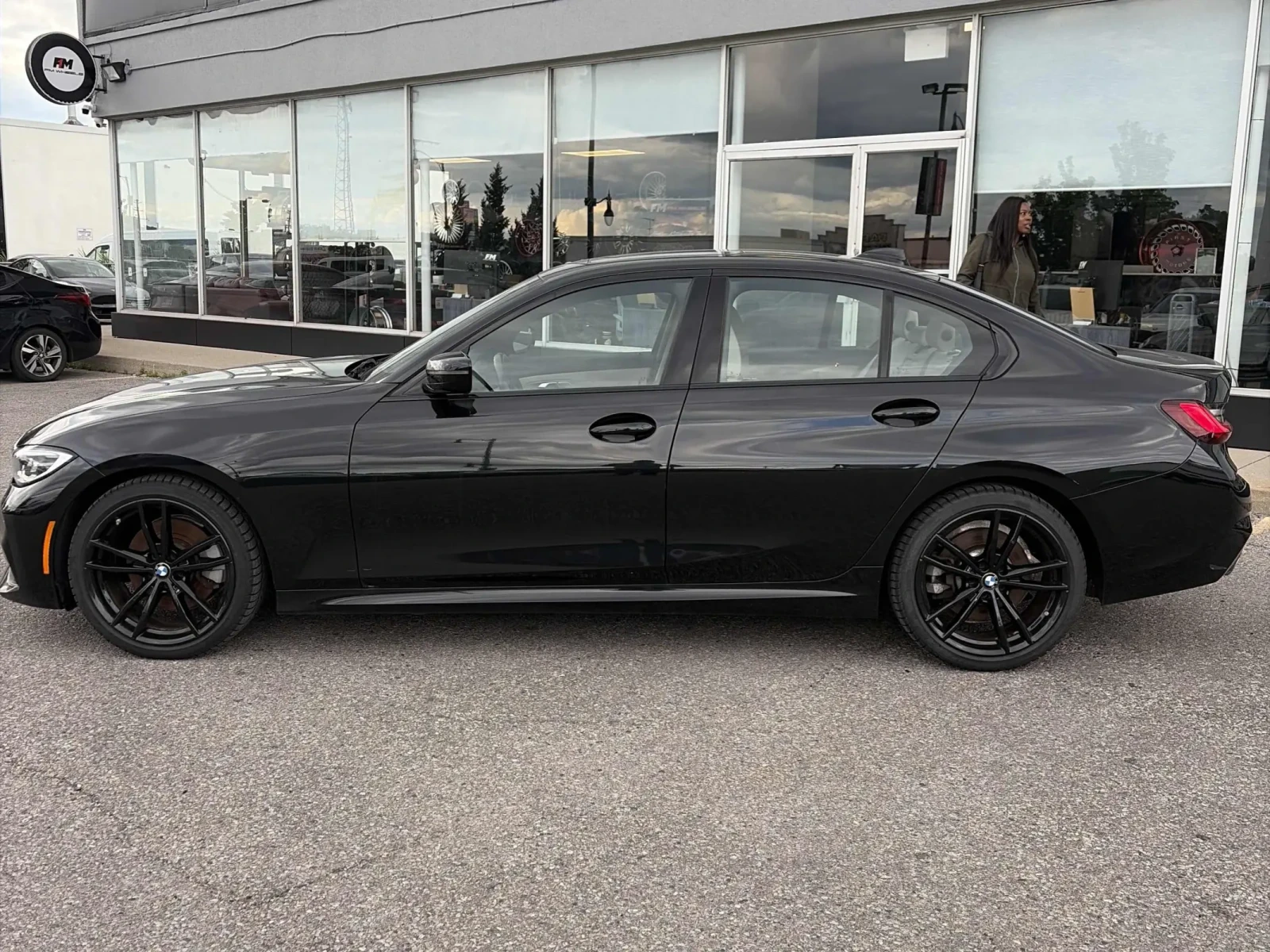 BMW 330 xDrive * Keyless * ПАНОРАМА * CARFAX, снимка 3 - Автомобили и джипове - 55038638
