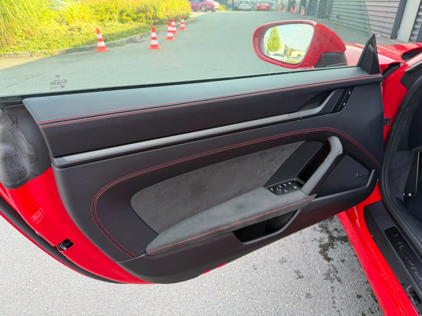 Porsche 911 Carrera 4 GTS Cabrio, снимка 8 - Автомобили и джипове - 55474576