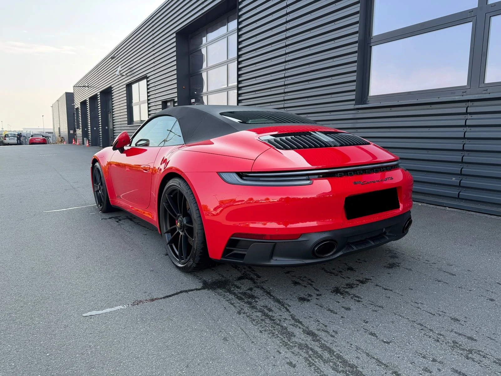 Porsche 911 Carrera 4 GTS Cabrio, снимка 2 - Автомобили и джипове - 55474576