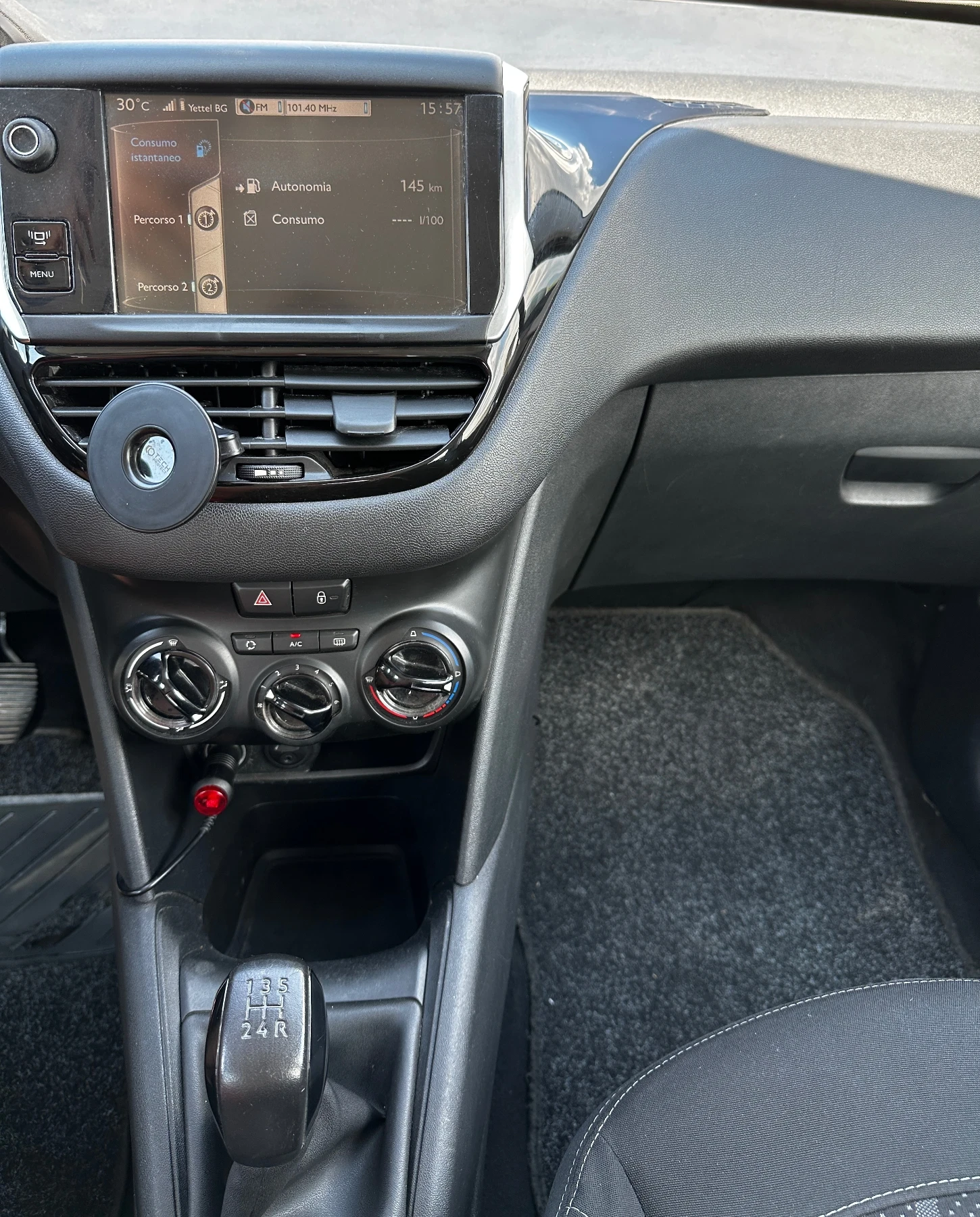 Peugeot 208 1.4HDI , снимка 17 - Автомобили и джипове - 55509165