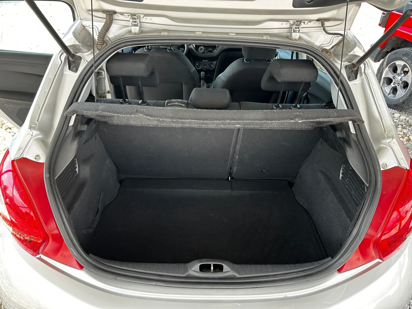 Peugeot 208 1.4HDI , снимка 8 - Автомобили и джипове - 55509165