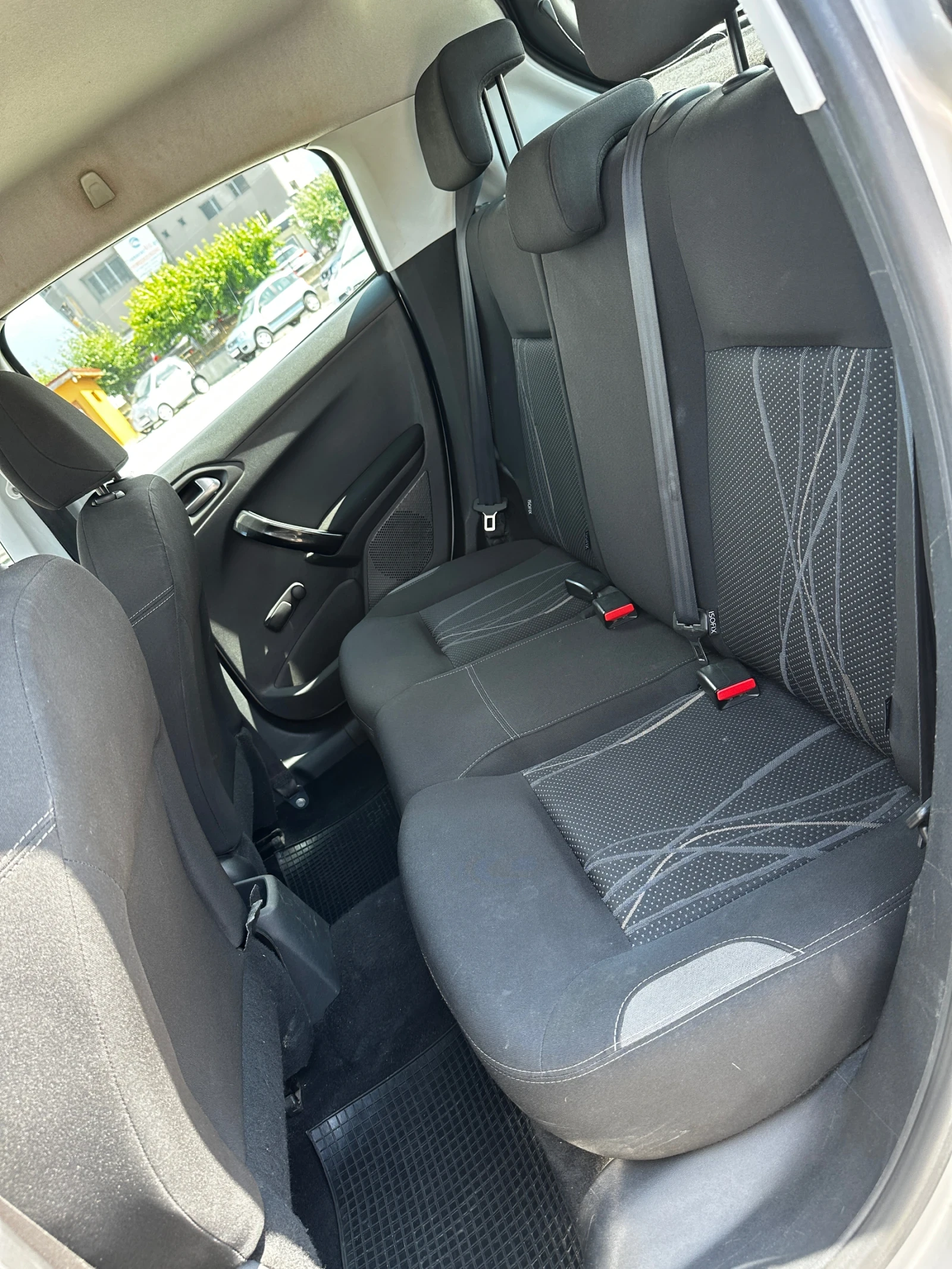 Peugeot 208 1.4HDI , снимка 14 - Автомобили и джипове - 55509165
