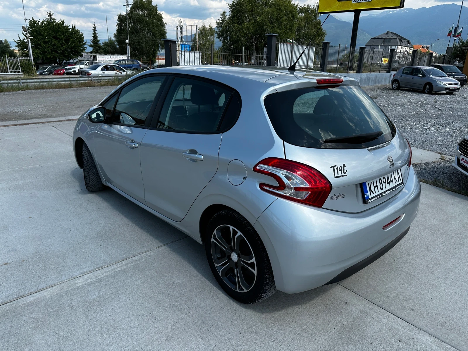 Peugeot 208 1.4HDI , снимка 5 - Автомобили и джипове - 55509165
