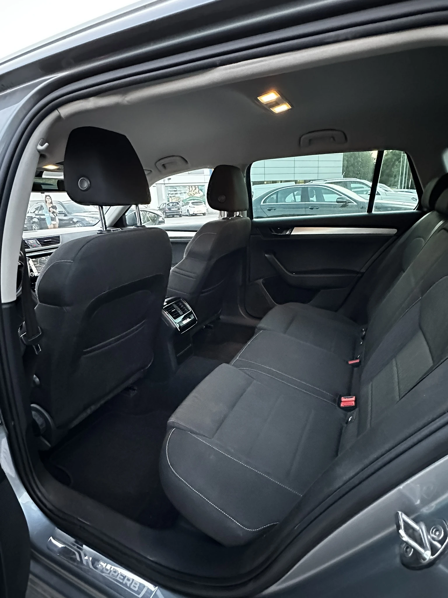 Skoda Superb 2.0TDI DSG, снимка 9 - Автомобили и джипове - 55696249