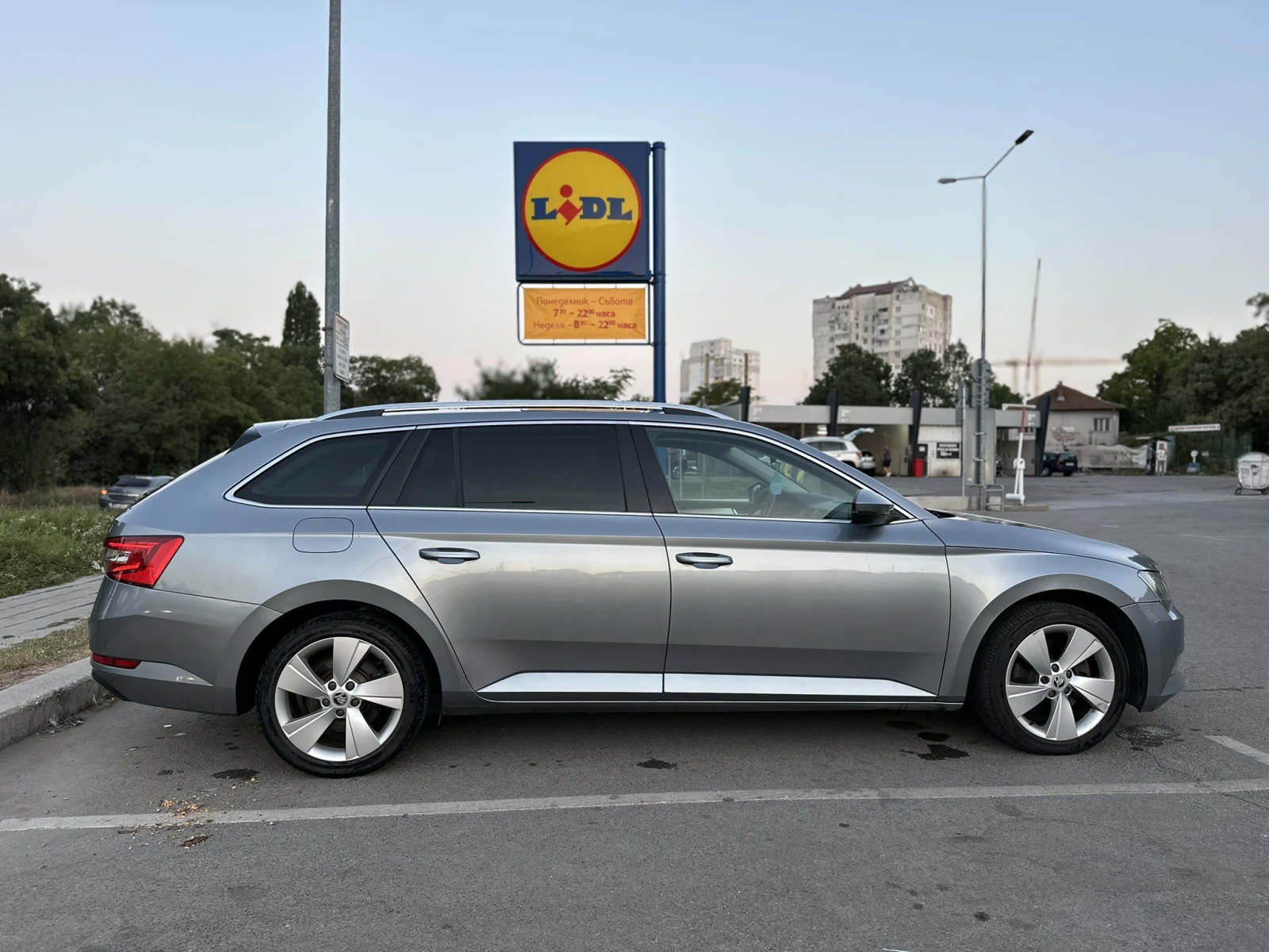 Skoda Superb 2.0TDI DSG, снимка 4 - Автомобили и джипове - 55696249
