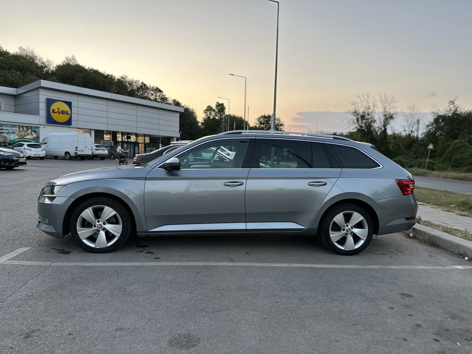 Skoda Superb 2.0TDI DSG, снимка 2 - Автомобили и джипове - 55696249