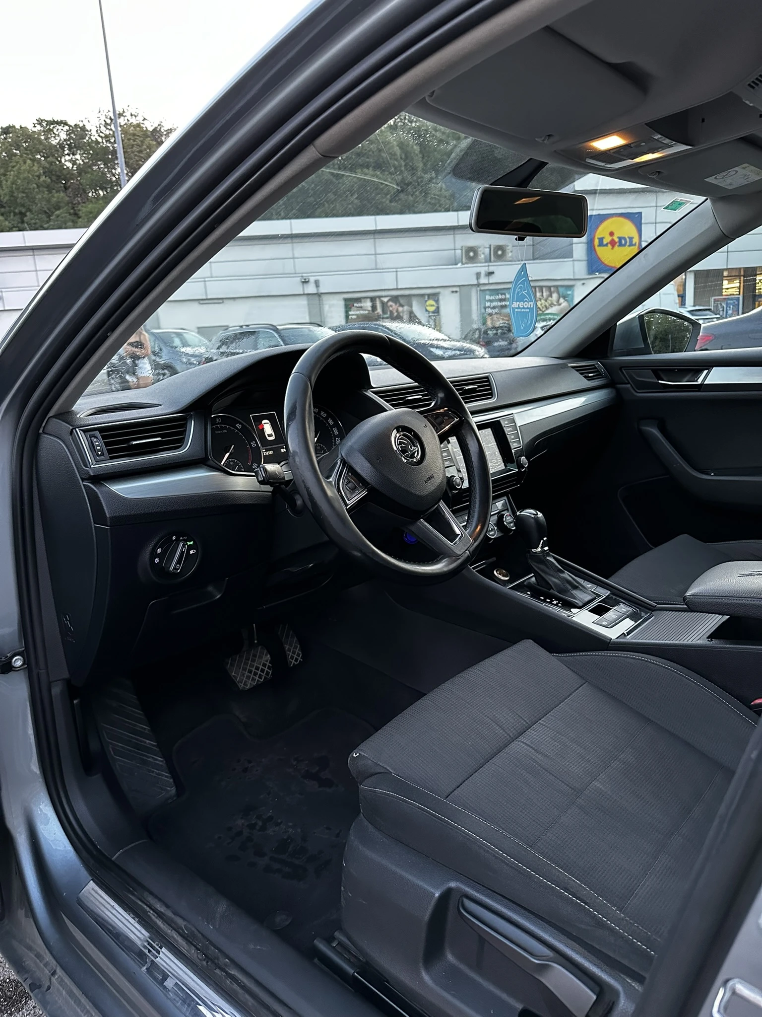 Skoda Superb 2.0TDI DSG, снимка 5 - Автомобили и джипове - 55696249