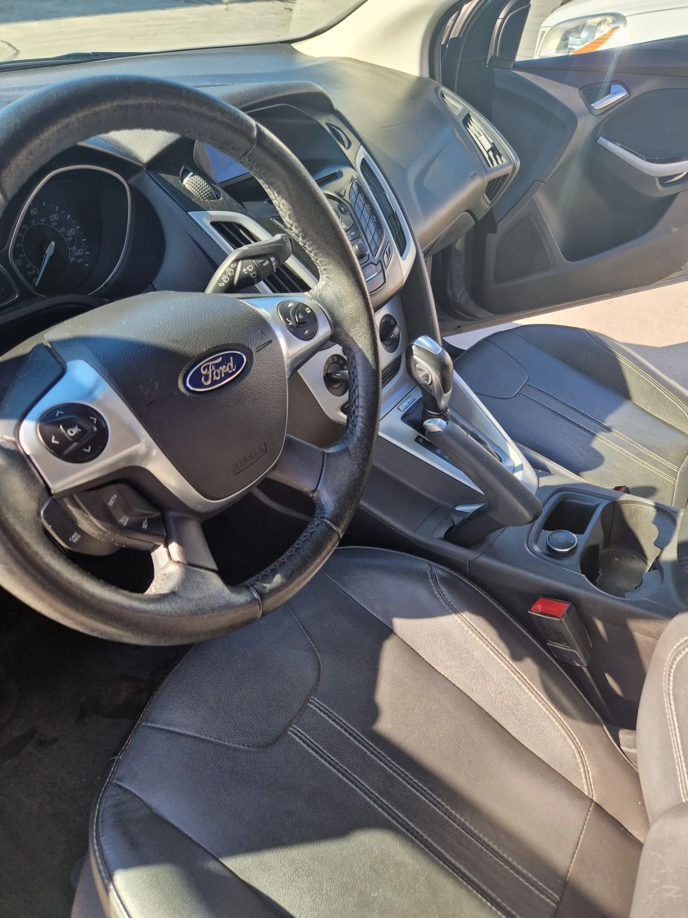 Ford Focus 2.0i 16V 163 к.с. Автоматик, снимка 14 - Автомобили и джипове - 56206158